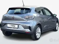 Begagnad Renault Clio V Evolution 90 HK (66 kW) 2023 Grå Sedan