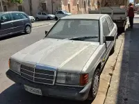 Usata Mercedes 190 105 CV (77 kW) 1987 Grigio Berlina