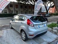 Usata Ford Fiesta Business Edition 96 CV (70 kW) 2014 Grigio Utilitaria