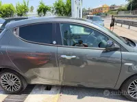 Usata Lancia Ypsilon Silver 69 CV (50 kW) 2017 Grigio Utilitaria