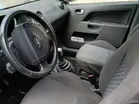 Usata Ford Fiesta 70 CV (51 kW) 2002 Grigio Utilitaria