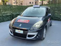 Usata Renault Scénic 110 CV (80 kW) 2010 Grigio Monovolume