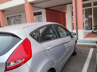 Usata Ford Fiesta 95 CV (69 kW) 2013 Grigio Utilitaria