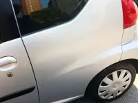 Usata Peugeot 107 68 CV (50 kW) 2006 Argento Utilitaria
