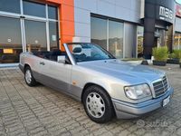 Usata Mercedes E200 136 CV (100 kW) 1994 Grigio Cabrio