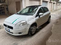 Usata Fiat Grande Punto Dynamic 77 CV (56 kW) 2009 Bianco Utilitaria