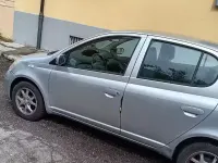 Usata Toyota Yaris 68 CV (50 kW) 2005 Grigio Utilitaria