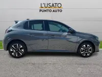 Usata Peugeot 208 Allure 101 CV (74 kW) 2025 Grigio Utilitaria