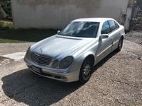 Usata Mercedes E220 150 CV (110 kW) 2002 Grigio Berlina