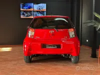 Usata Toyota iQ 67 CV (49 kW) 2013 Rosso Utilitaria