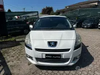 Usata Peugeot 5008 Business-Line 115 CV (84 kW) 2013 Bianco Monovolume
