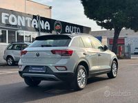Usata VW T-Roc Life 110 CV (80 kW) 2024 Grigio SUV