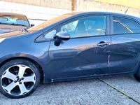 Usata Kia Rio Active 75 CV (55 kW) 2014 Grigio Berlina