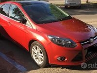 Begagnad Ford Focus 150 HK (110 kW) 2011 Röd Sedan