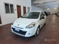 Gebraucht Renault Clio II Dynamique 75 PS (55 kW) 2011 Weiß Kleinwagen