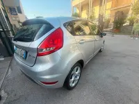 Usata Ford Fiesta 97 CV (71 kW) 2012 Grigio Berlina