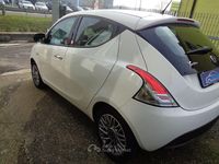 Usata Lancia Ypsilon 69 CV (50 kW) 2012 Bianco Utilitaria