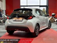 Usata Toyota Yaris Hybrid Active 116 CV (85 kW) 2021 Argento Berlina