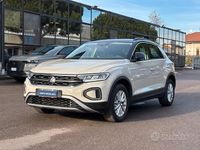 Usata VW T-Roc Life 110 CV (80 kW) 2024 Grigio SUV