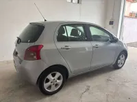 Usata Toyota Yaris 69 CV (50 kW) 2011 Argento Utilitaria