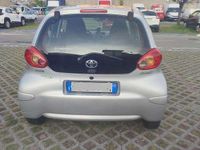 Usata Toyota Aygo 68 CV (50 kW) 2007 Argento Utilitaria