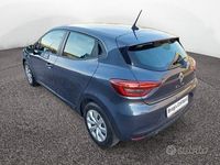 Używany Renault Clio V Life 91 KM (66 kW) 2022 Szary Sedan/Limuzyna