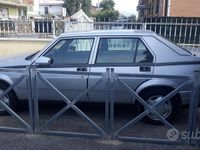 Usata Alfa Romeo 75 105 CV (77 kW) 1992 Grigio Berlina