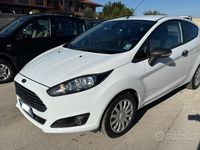 Gebraucht Ford Fiesta 75 PS (55 kW) 2015 Weiß Van