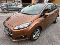 Usata Ford Fiesta Ambiente 75 CV (55 kW) 2013 Arancione Utilitaria