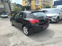 Usata Opel Astra 101 CV (74 kW) 2010 Nero Berlina