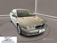 Usata Jaguar X-type Executive 196 CV (144 kW) 2001 Argento Berlina