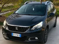 Usata Peugeot 2008 Active 99 CV (72 kW) 2017 Blu/azzurro SUV