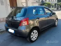 Usata Toyota Yaris 69 CV (50 kW) 2007 Grigio Utilitaria