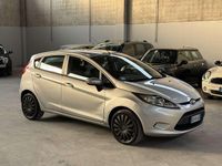 Usata Ford Fiesta Titanium 60 CV (44 kW) 2010 Bianco Utilitaria