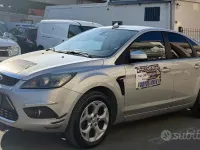 Käytetty Ford Focus Titanium 90 HP (66 kW) 2010 Harmaa Sedan