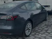 Usata Tesla Model 3 152 kW (208 CV) 2021 Grigio Berlina