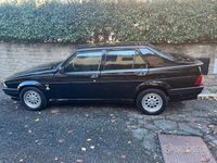 Usata Alfa Romeo 75 148 CV (108 kW) 1990 Nero Berlina