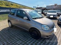 Usata Toyota Yaris Sol 75 CV (55 kW) 2005 Grigio Berlina
