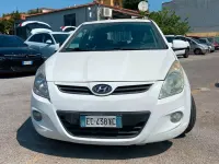 Usata Hyundai i20 Comfort 77 CV (56 kW) 2010 Bianco Utilitaria