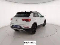 Usata VW T-Roc Life 110 CV (80 kW) 2023 Blu opaco SUV