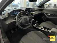 Usata Peugeot 2008 Allure 100 CV (73 kW) 2025 Grigio SUV