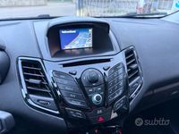 Usata Ford Fiesta Titanium 97 CV (71 kW) 2014 Bianco Utilitaria