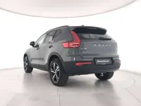 Nuova Volvo XC40 Plus 163 CV (119 kW) 2026 Verde SUV