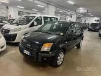 Usata Ford Fusion 80 CV (58 kW) 2012 Nero Utilitaria