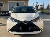 Usata Toyota Aygo X-clusiv 69 CV (50 kW) 2016 Bianco Utilitaria