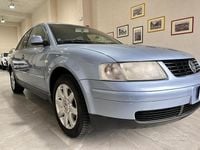 Usata VW Passat 115 CV (84 kW) 2000 Blu Berlina