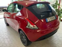 Usata Lancia Ypsilon 69 CV (50 kW) 2018 Rosso Utilitaria