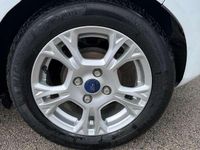 Usata Ford Fiesta 75 CV (55 kW) 2016 Bianco Utilitaria