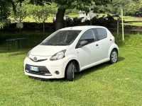Usata Toyota Aygo Connect Style 68 CV (50 kW) 2012 Bianco Utilitaria