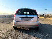 Usata Ford Fiesta 80 CV (58 kW) 2004 Grigio Utilitaria